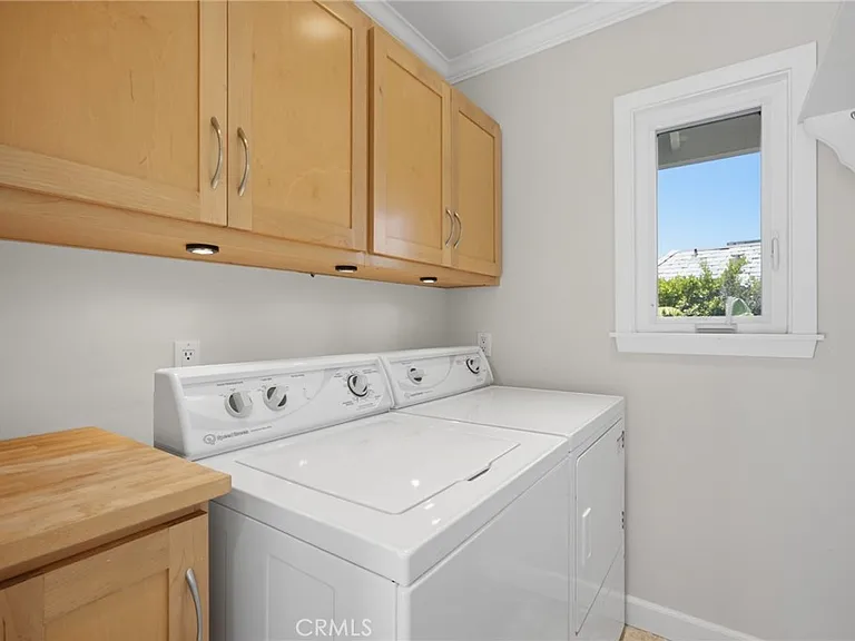 1840 Temple Hills Dr — Photo 28