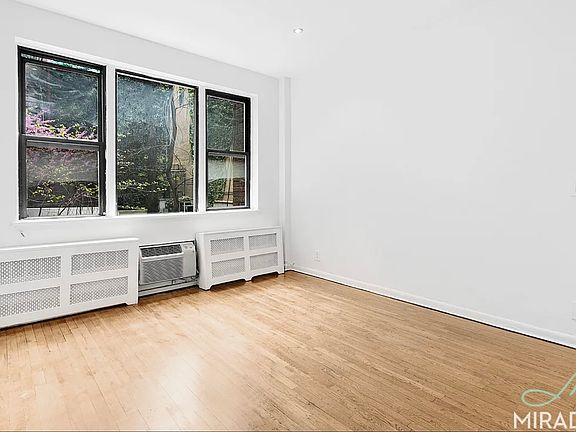3rd image of 116 Thompson St APT 1A