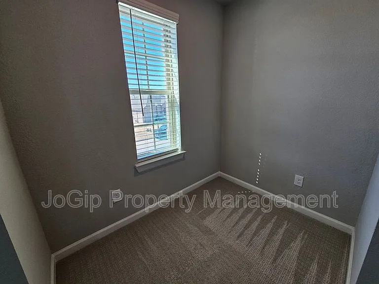 1740 Jamestown Dr — Photo 58