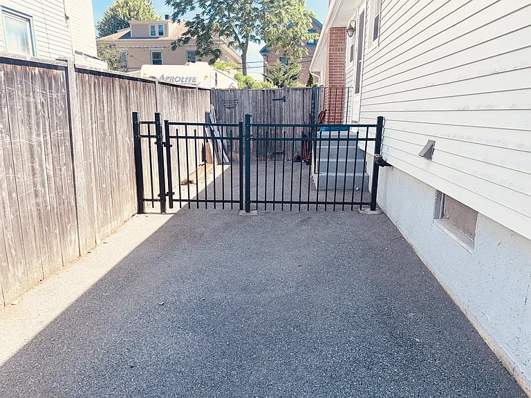 25 1/2 Thurston Ave #B — Photo 29