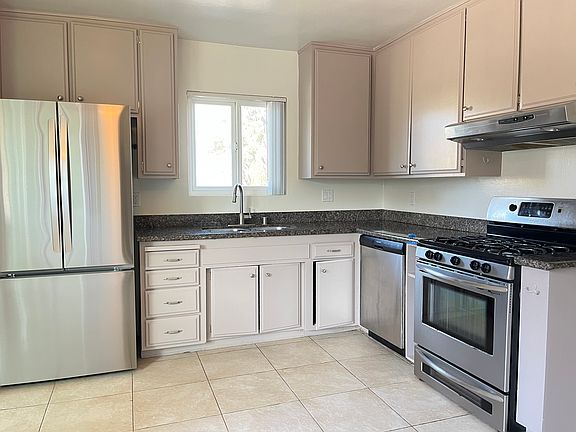 Eat-in Kitchen