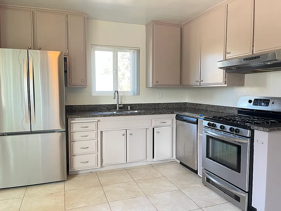 Eat-in Kitchen