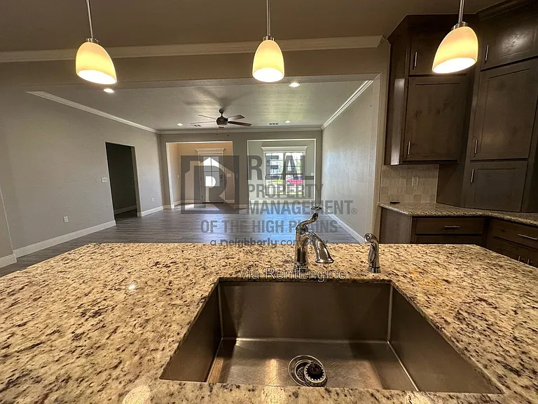 7604 Crestline Dr — Photo 5