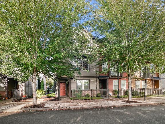 2nd image of 3361 SE Brookwood Ave