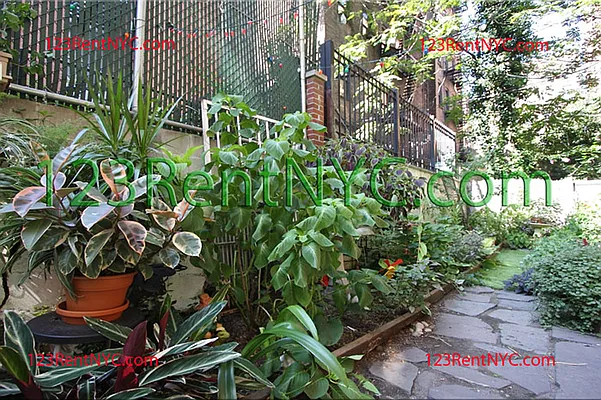 Rented by Chartwell Manhattan Realty | media 15