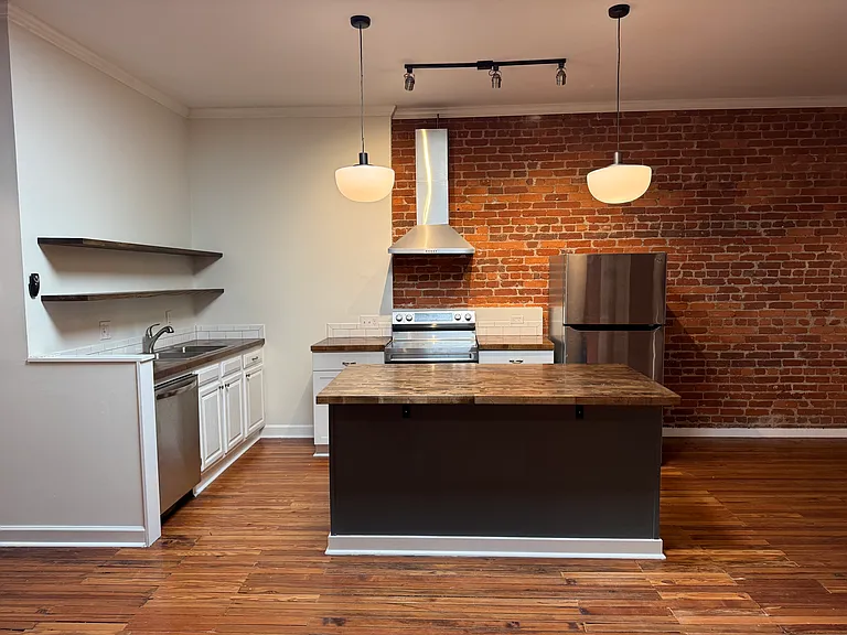 88 1/2 N Lexington Ave #88-1/2 — Photo 3