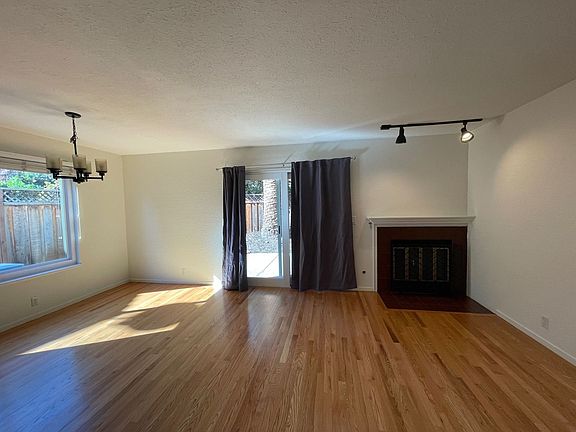 4th image of 153 Gladys Ave