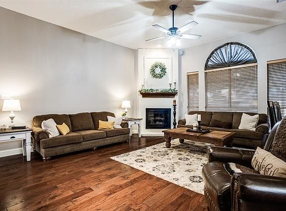 4th image of 2517 Hyacinth Dr