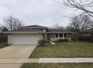3841 N Galesburg Ct, Arlington Heights, IL 60004