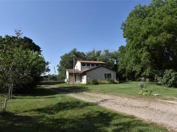 34588 Irving Ct, Earlham, IA 50072