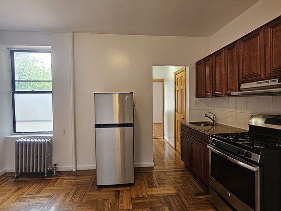 4th image of 2528 42nd St APT 1