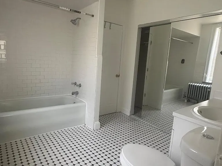 818 Summit Ave #3 — Photo 6