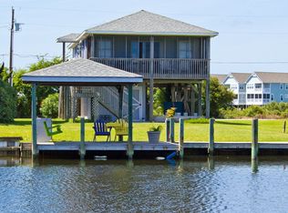 924 Broadway St, Surf City, NC 28445