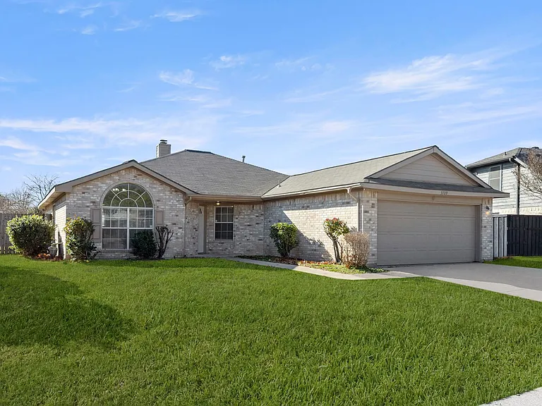 3709 Martha Ln — Photo 2