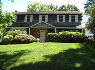 102 Barry Ln, Syosset, NY 11791