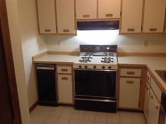 3rd image of 106 Bluestone Dr