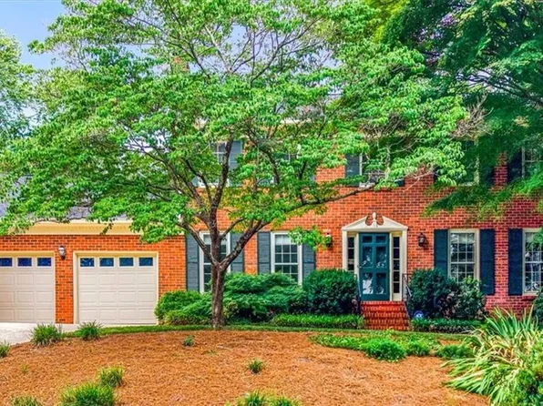 707 Sussex Ct, Greensboro, NC 27410
