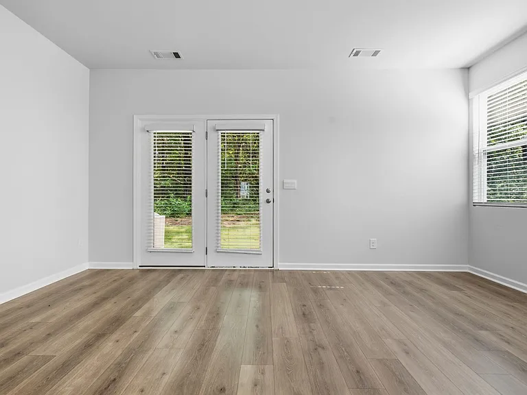 129 Cecil Rd — Photo 8