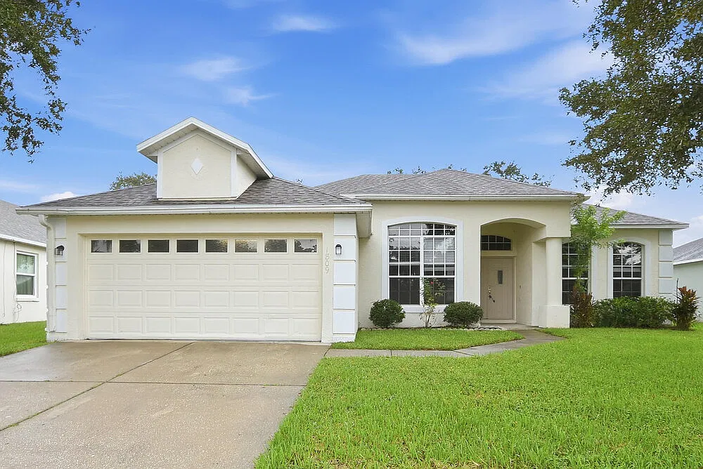 3 bed, 2.0 bath, 1874 sqft, $2,210 — Photo 1