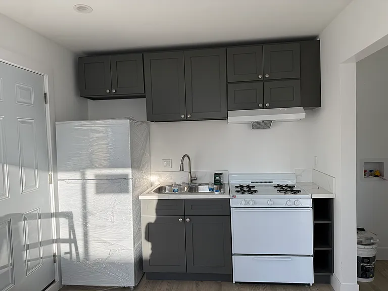 1204 S Spruce St — Photo 2