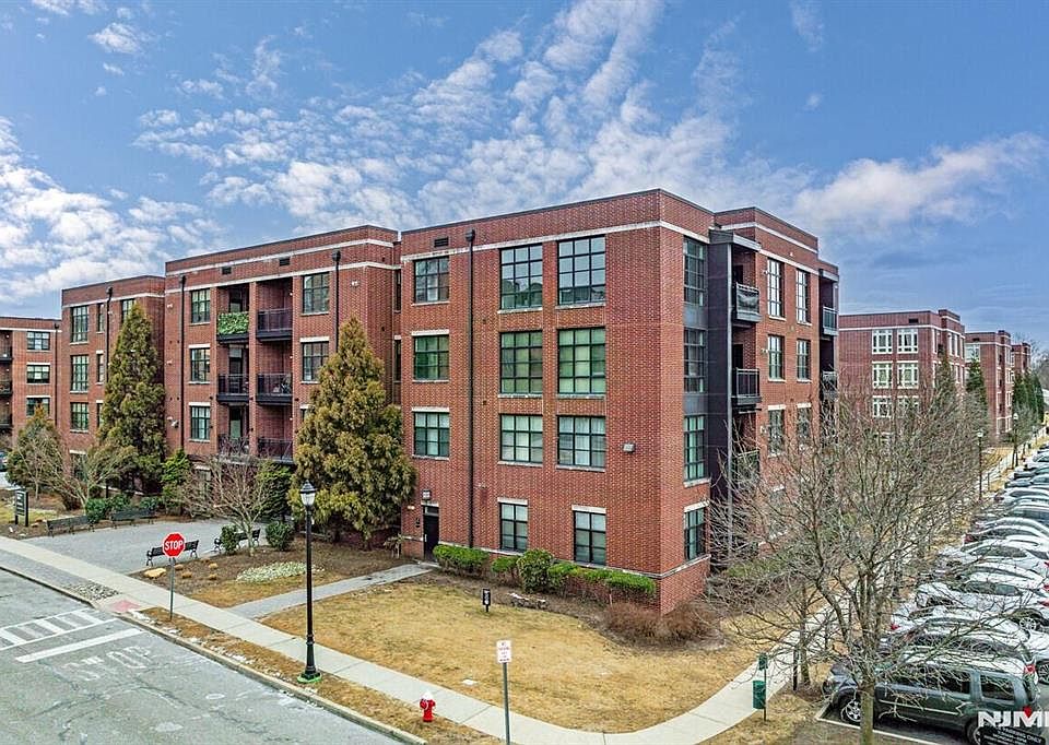 1st image of 2208 Riverview Ave #208