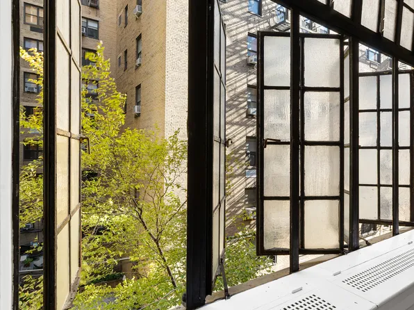 439 East 51st Street image 4 of 14