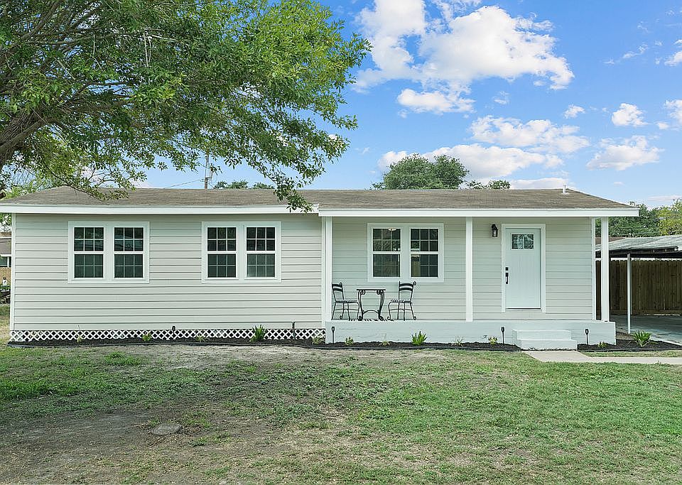 605 Travis St, Refugio, TX 78377 Zillow