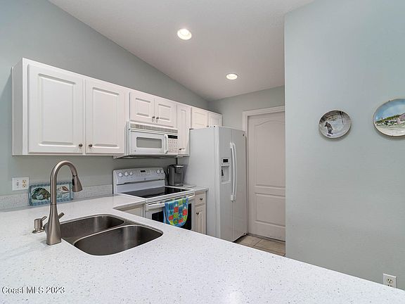 4th image of 1402 Las Verdes Ct