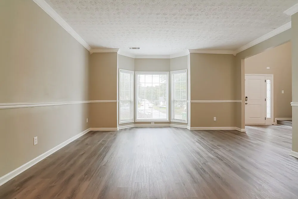 4 bed, 2.5 bath, 2474 sqft, $2,350 — Photo 4