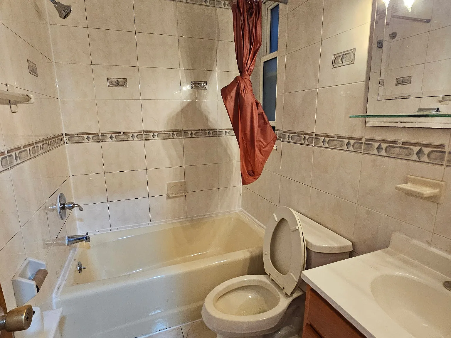4 bed, 1200 sqft, $3,200 — Photo 4