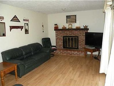 2nd image of 324 Highbury Cres