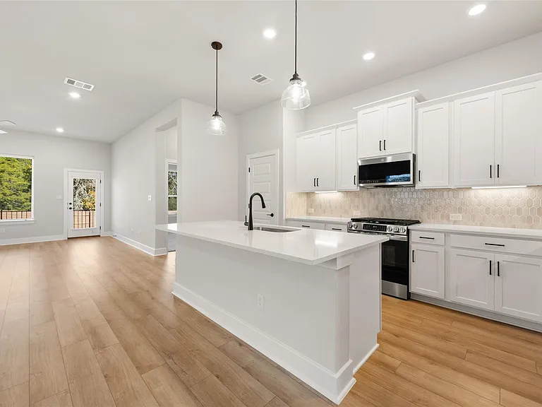140 Cibolo Creek Loop — Photo 11