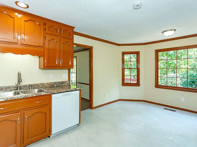 917 Dunridge Dr — Photo 11