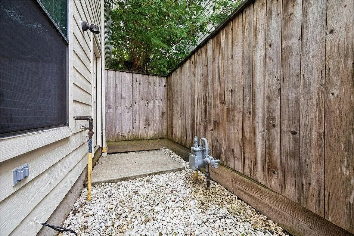 2 bed, 2.0 bath, 1578 sqft, $1,825 — Photo 2