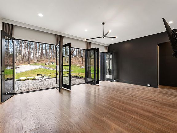 9th image of 925 Weeping Willow Rd #D