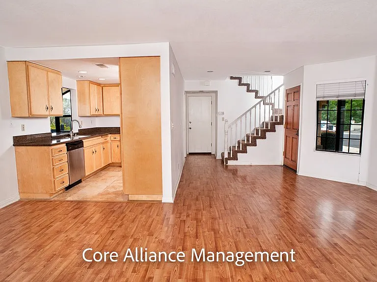 18324 Algiers St — Photo 9