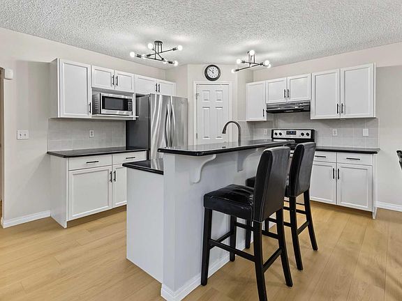 4th image of 16 Evansbrooke Rise NW