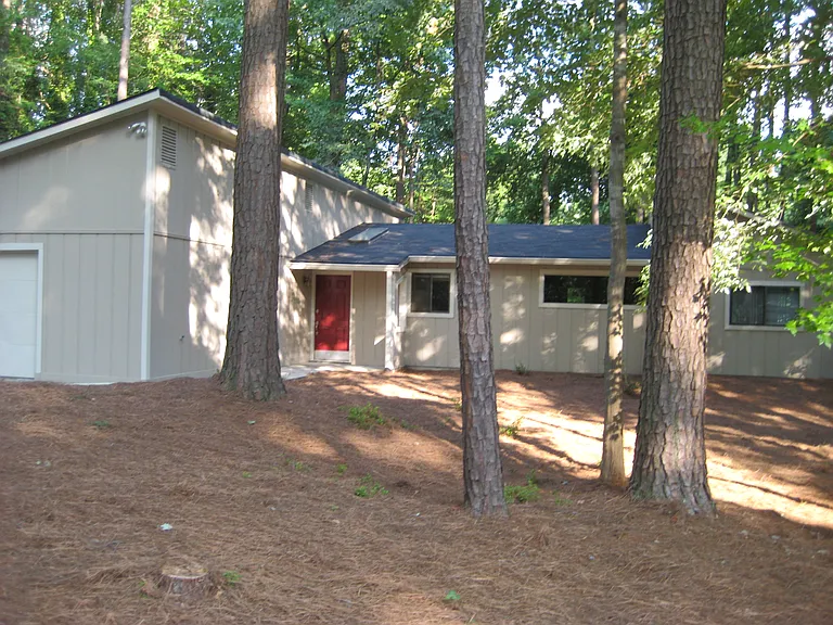 2320 Salem Dr NE — Photo 1