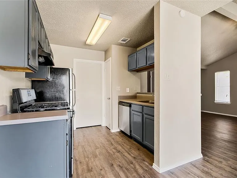 1220 Orchard Park Cir — Photo 7
