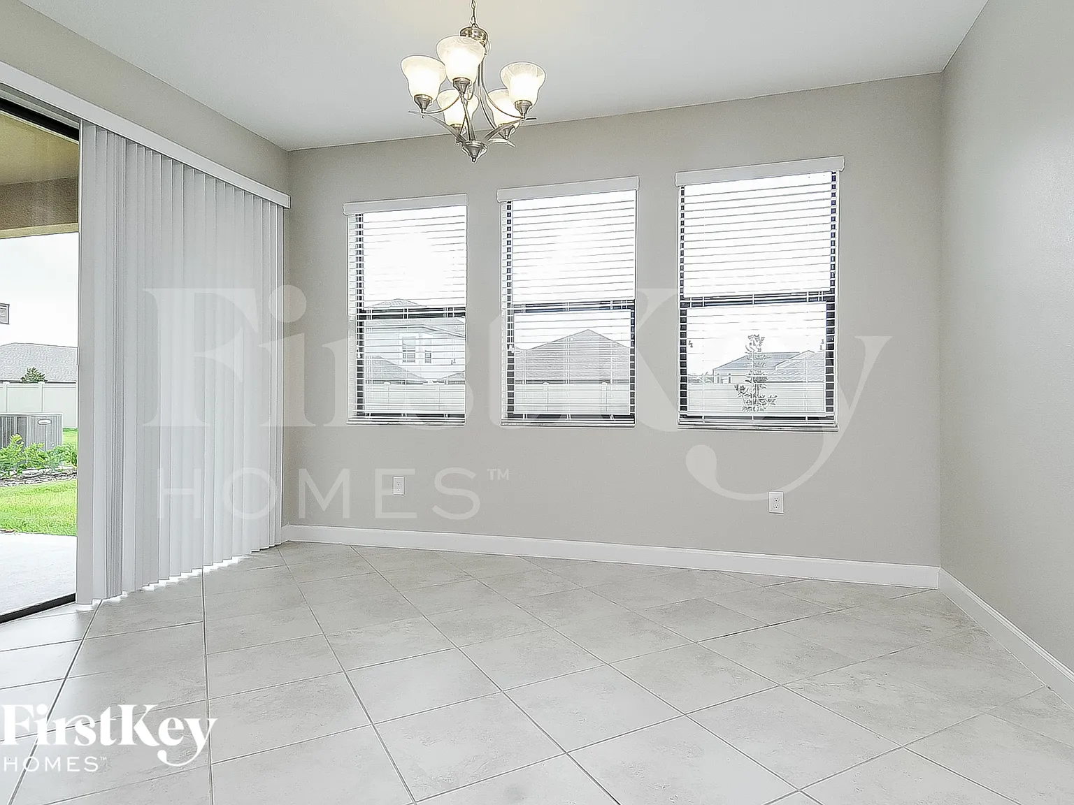 4 bed, 2.0 bath, 2334 sqft, $2,340 — Photo 4