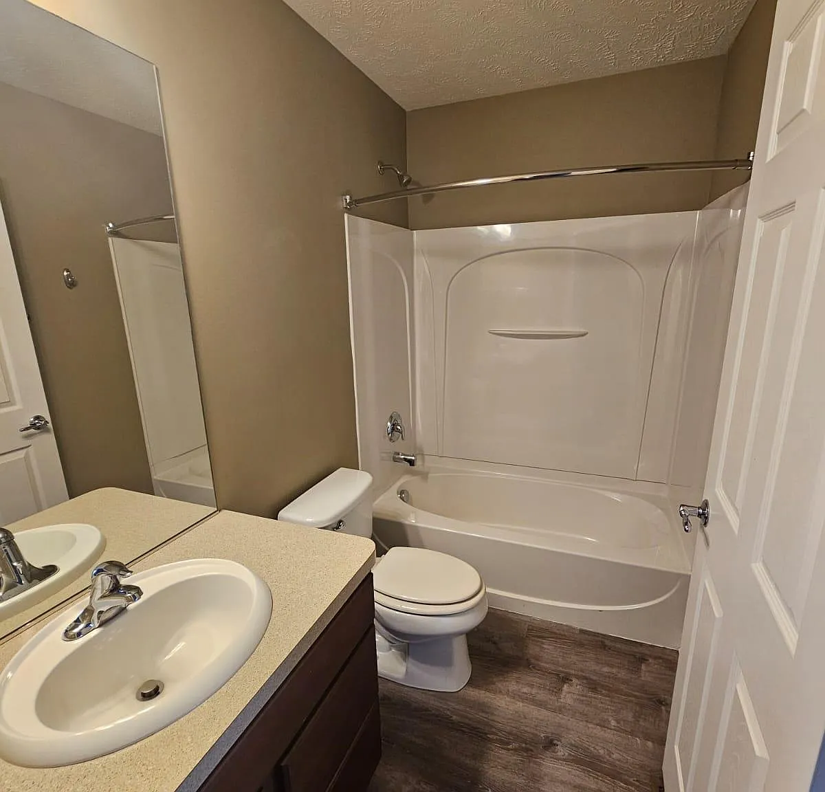 3 bed, 1592 sqft, $2,290 — Photo 3