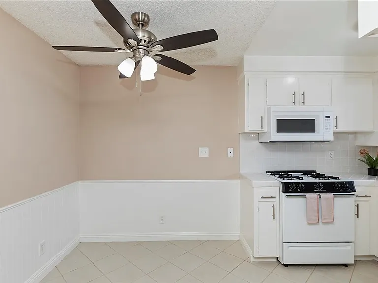 800 Meyer Lane — Photo 16