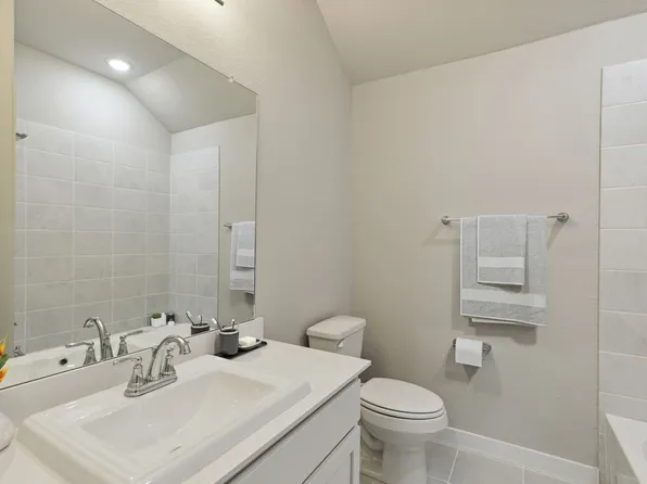 453 Rockstream Dr, Lavon, TX 75166