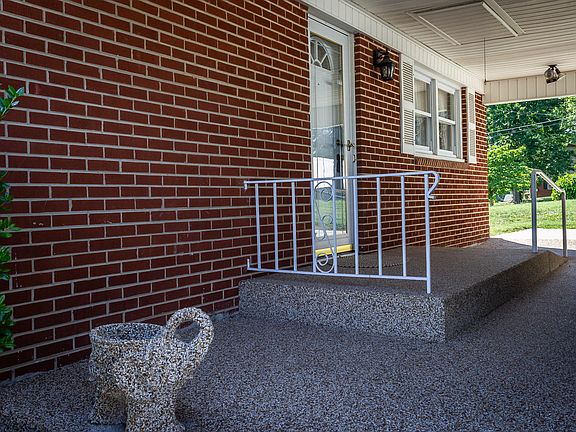 5th image of 3017 Eloise Dr