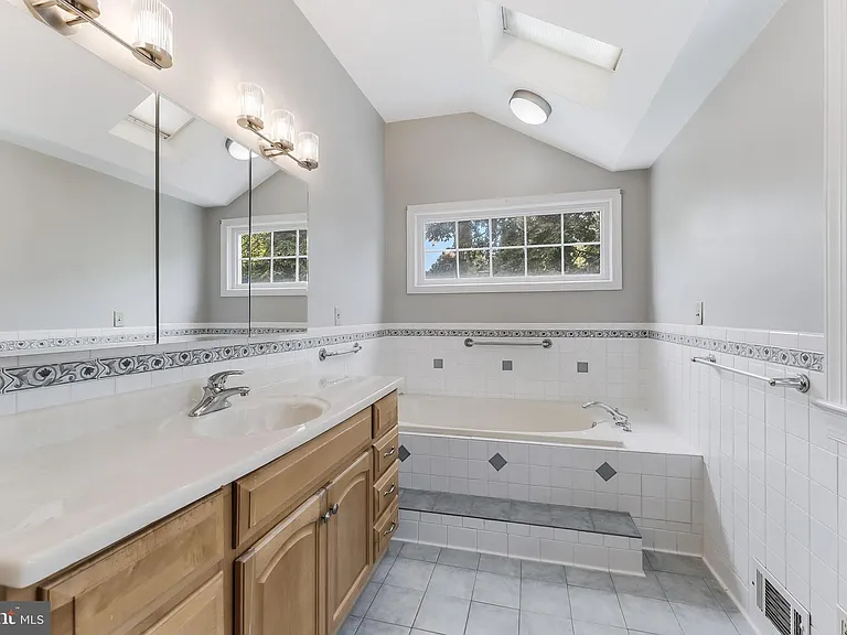 1005 N Lebanon St — Photo 25