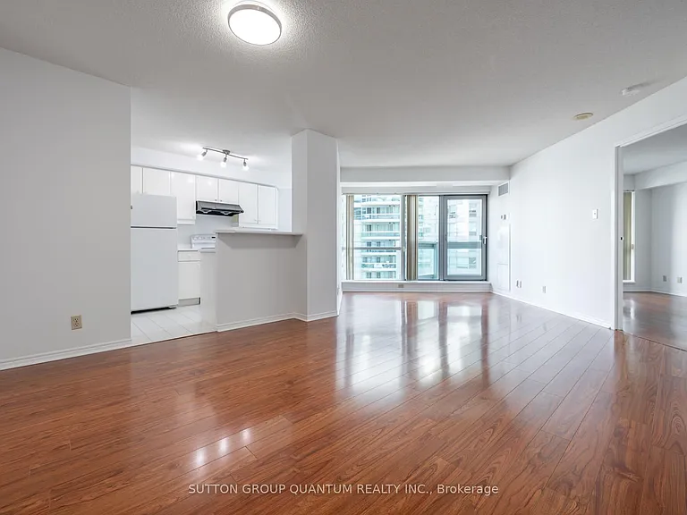 10 Yonge St #2113 — Photo 4