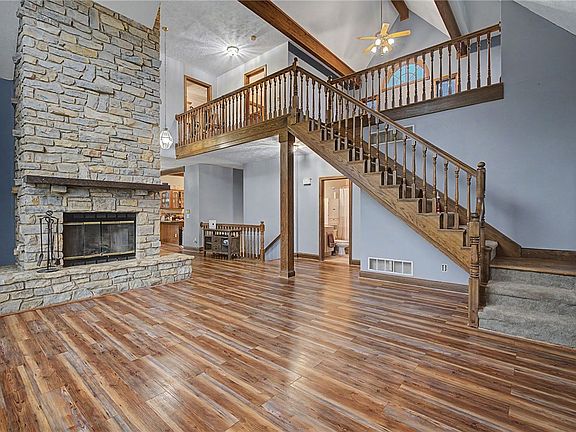 3rd image of 4445 Pinehill Dr