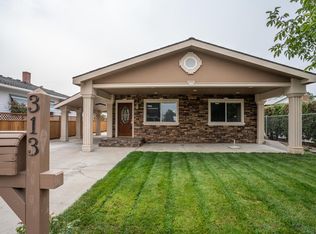 313 W 2nd St, Wapato, WA 98951