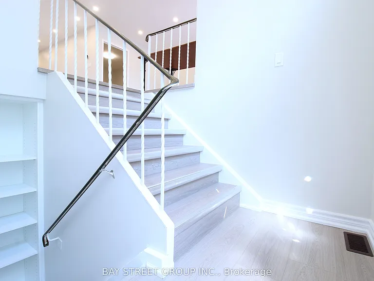 117 Pindar Cres #MAIN FLOOR — Photo 7
