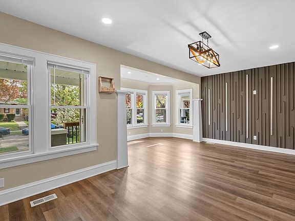 3rd image of 3626 W Maple STREET